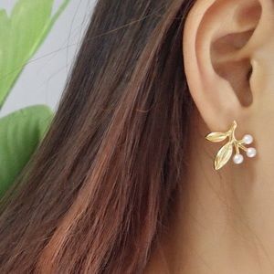 925 Sterling Silver Pearl Leaf Stud Earrings
